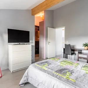 Grande Privée Avec Salle De Bain Et Wc Couette-café